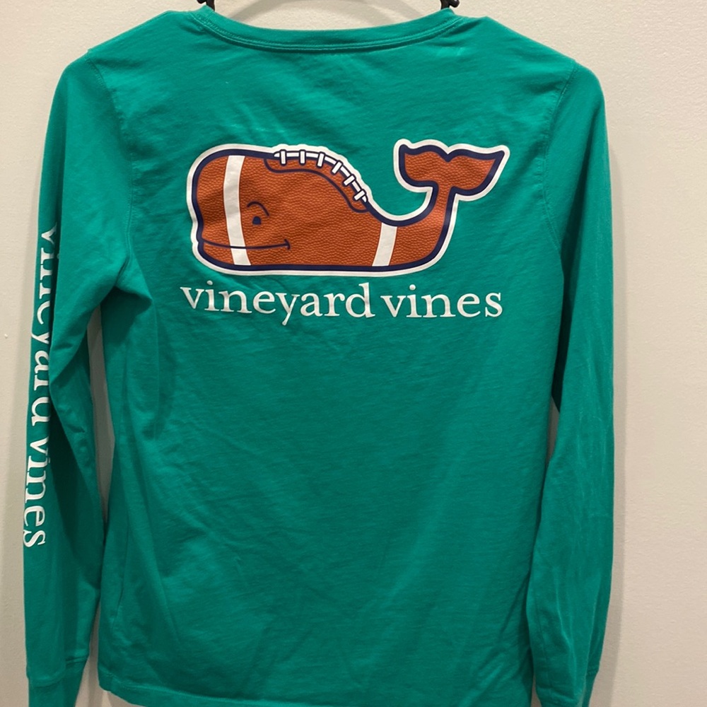 🏈 Vineyard Vines Women’s XXS long sleeve football pocket tee.